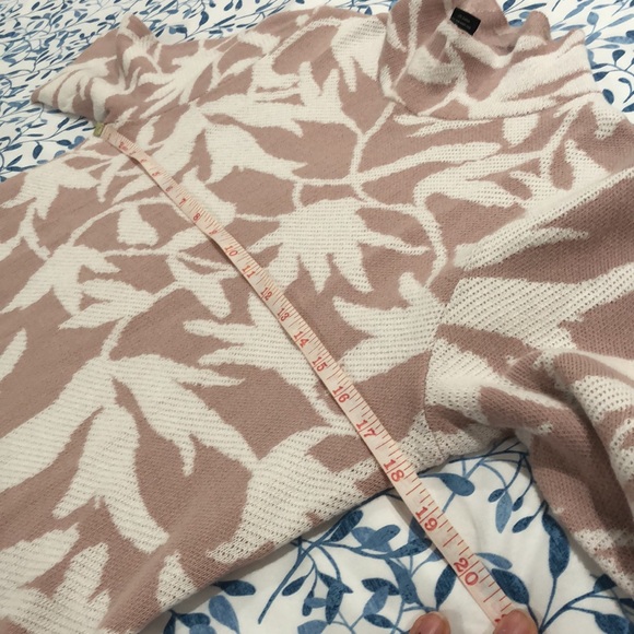 Ann Taylor Floral mock neck top size M - Picture 8 of 9